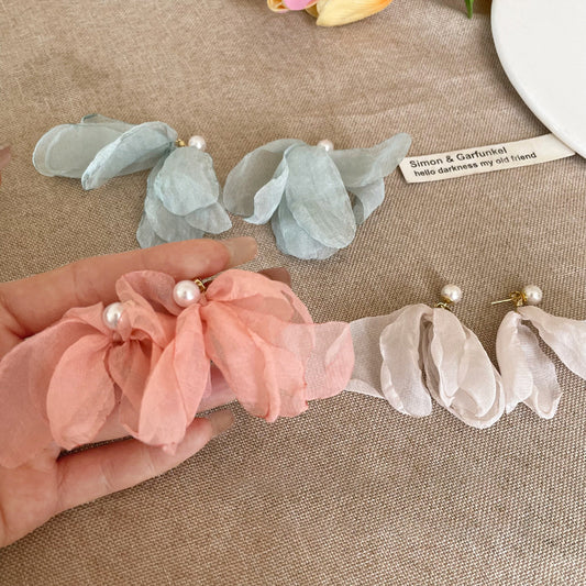 Women's Chiffon Flower Pearl High-grade Simple Minority Earrings