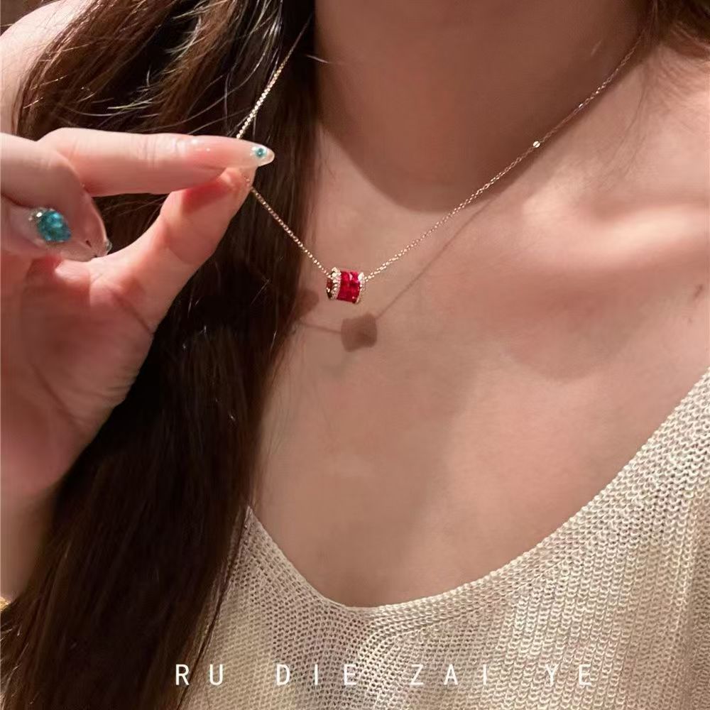Women's Red Chinese Fashion Exquisite Clavicle Chain Personalized Minority Affordable Luxury Necklace