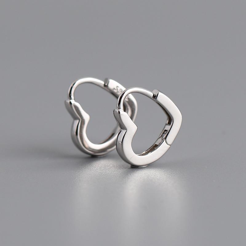 Golden Light Luxury Fashion Heart-shaped Small Ear Buckle