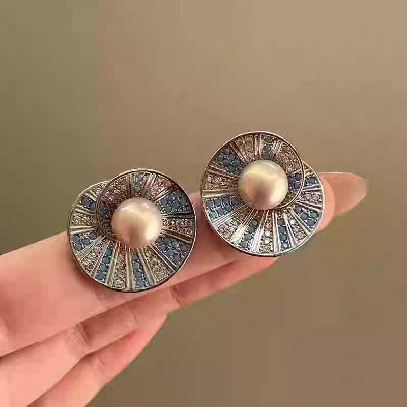 Women's Retro High-grade Full-jeweled Shell Pearl Design Stud Earrings