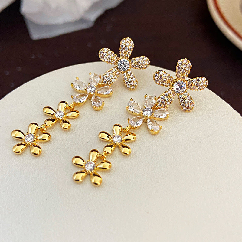 Mori Fresh Zircon Flower Ear Super Earrings