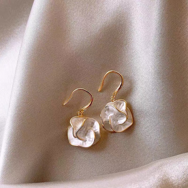 Women's Pearl French Minority Retro Affordable Luxury Stud Earrings