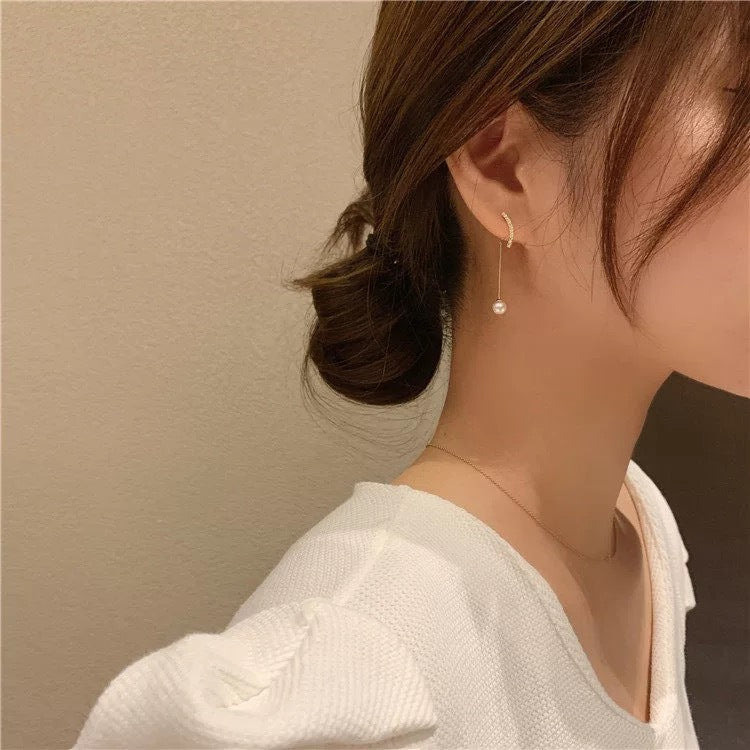 Sier Needle Rhinestone Curved Smiley Pearl Stud Earrings