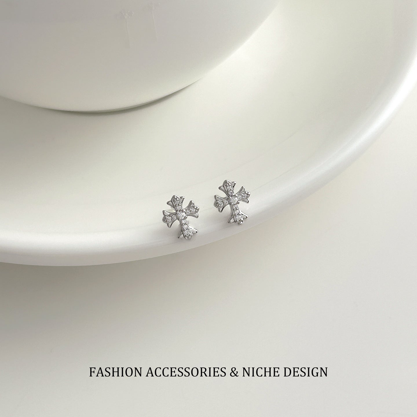 Women's Needle Micro Rhinestone Small Exquisite Ear Earrings