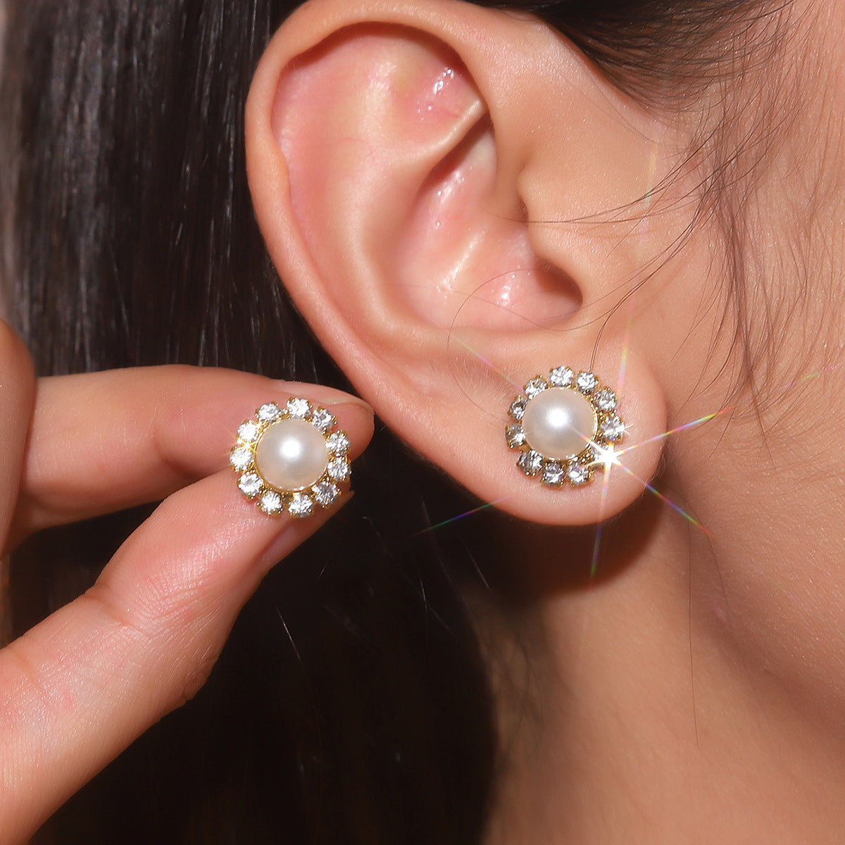 New High-grade Refined Rhinestone Pearl Design Earrings