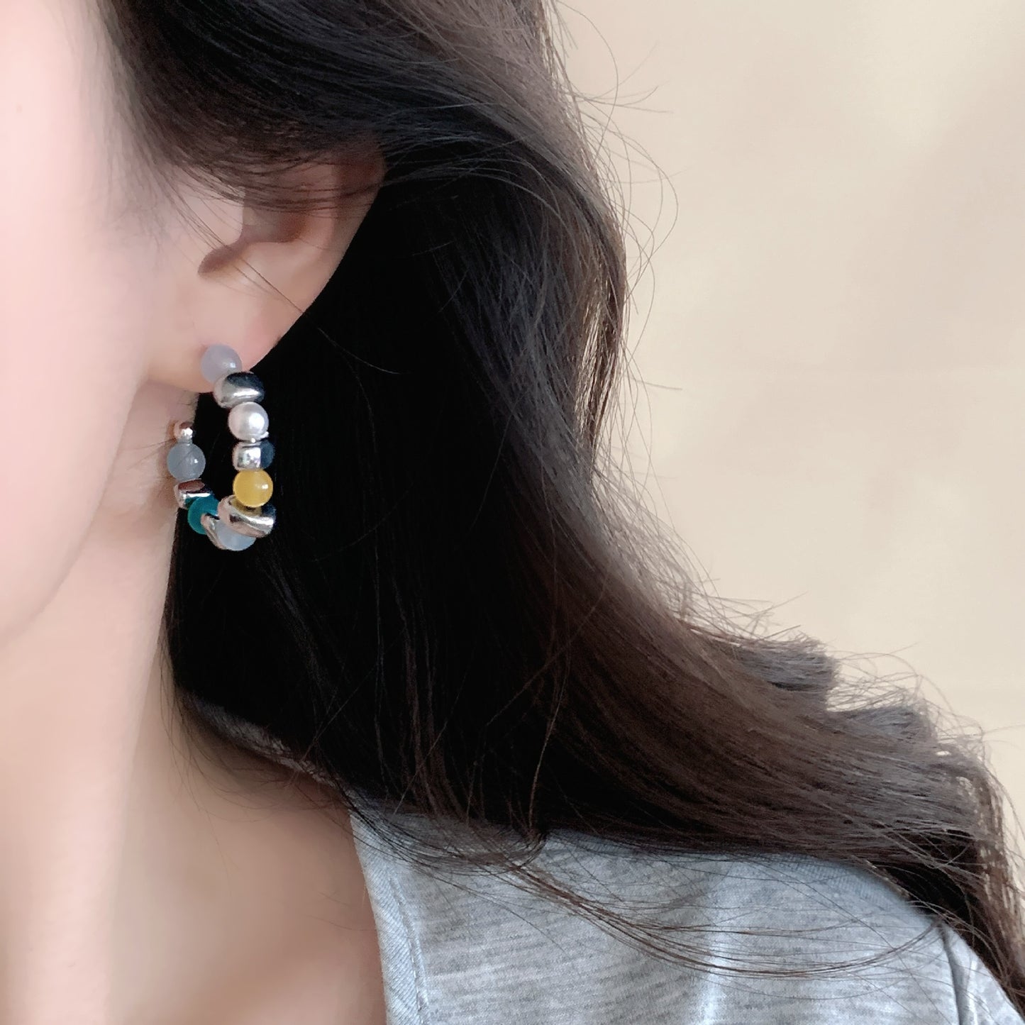 Contrasting Color Natural Stone Beaded Sier Stud Earrings