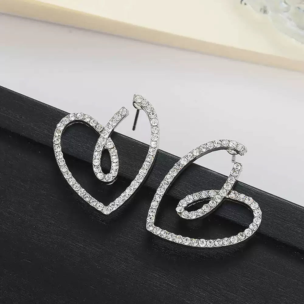 Personalized Exaggerated Sier Heart-shaped Full Of Diamond Light Stud Earrings