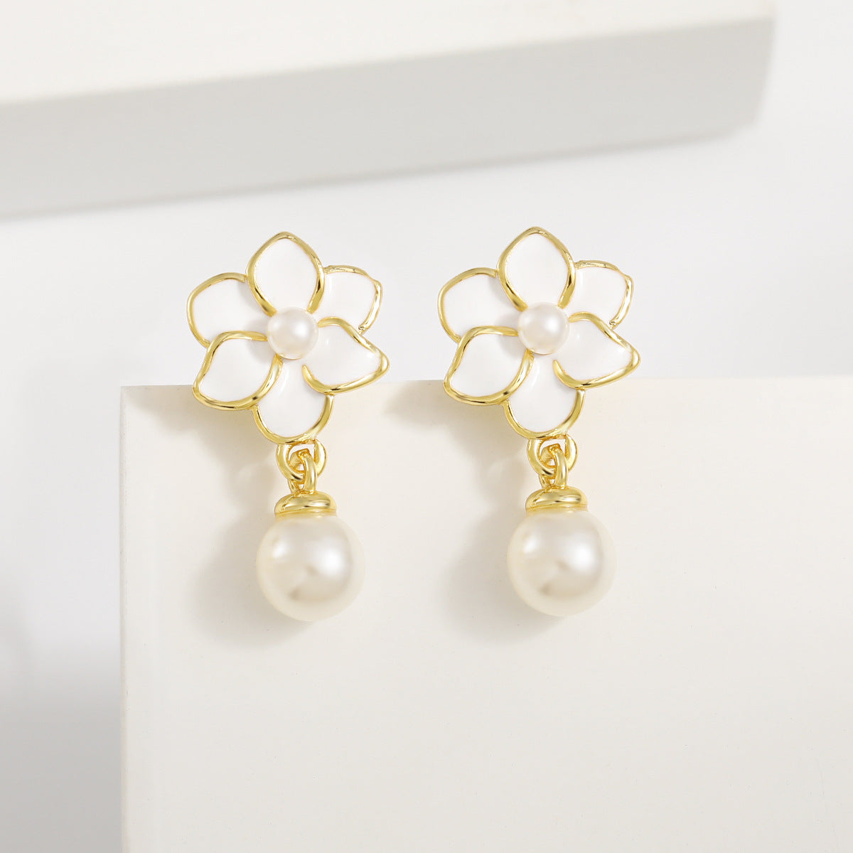Floras Pearl Exclusive Guardian Flower God Light Luxury Minority Design Earrings