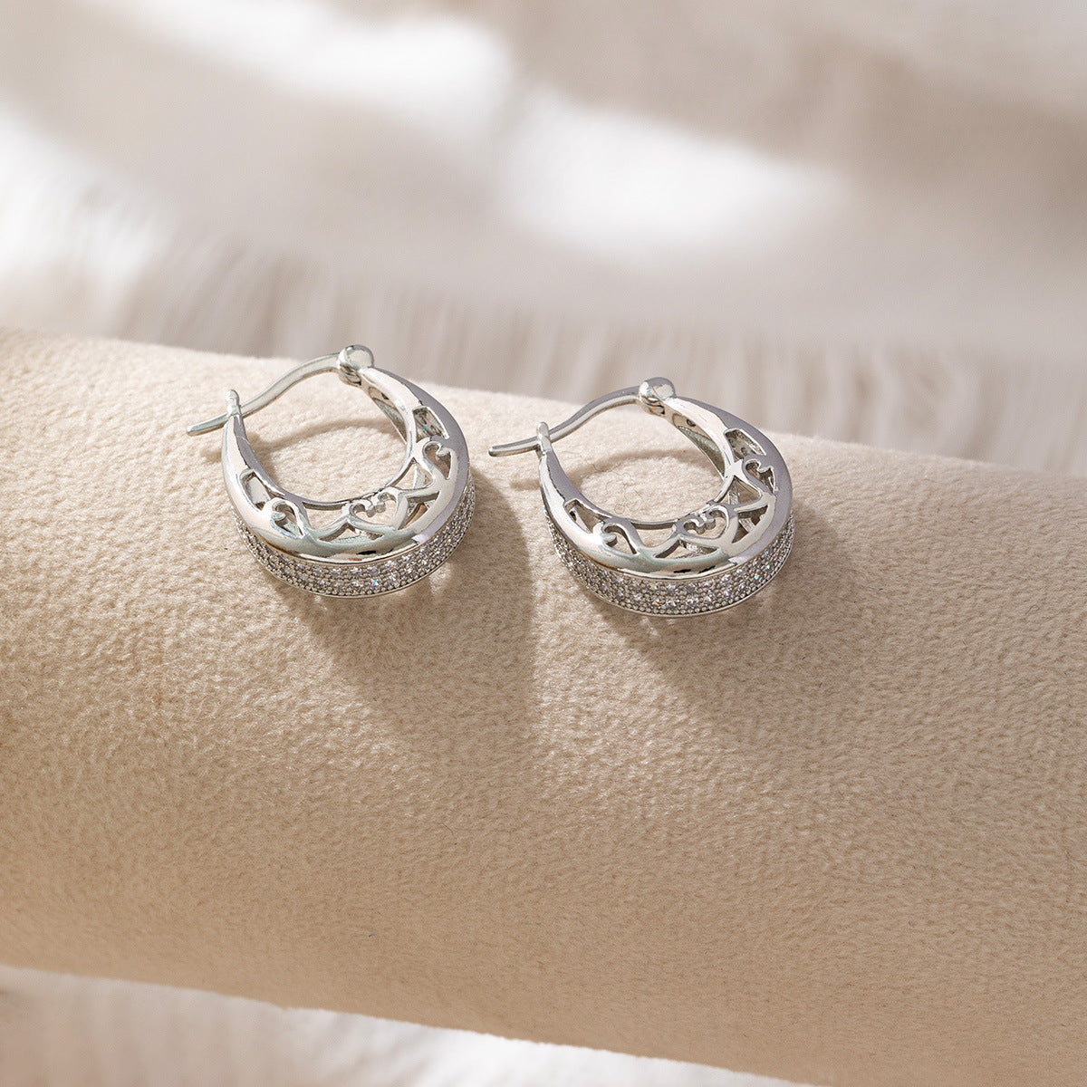 Classic Style Gold-plated Clover Clip High-grade Zircon Ear Buckle
