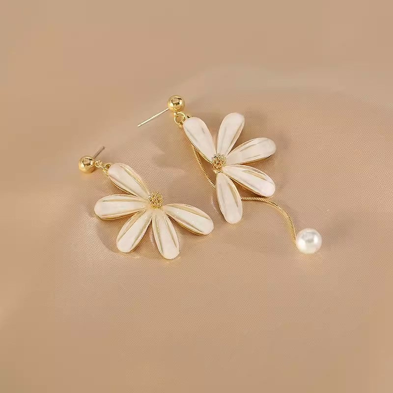 Women's Asymmetric Daisy Super Fairy Summer For Fashionable Earrings