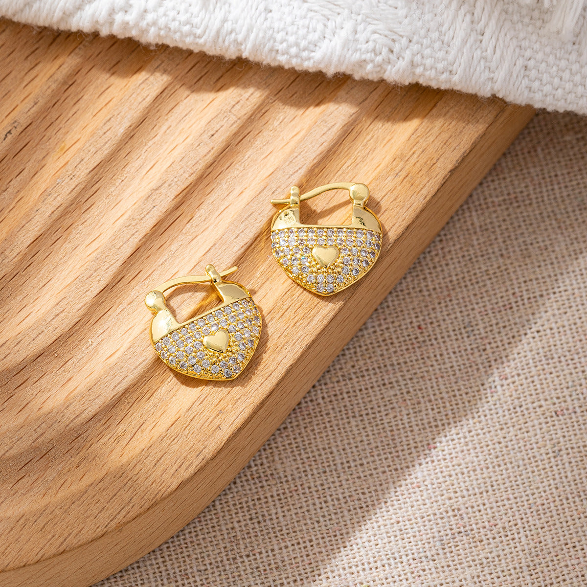 Classic Style Gold-plated Clover Clip High-grade Zircon Ear Buckle
