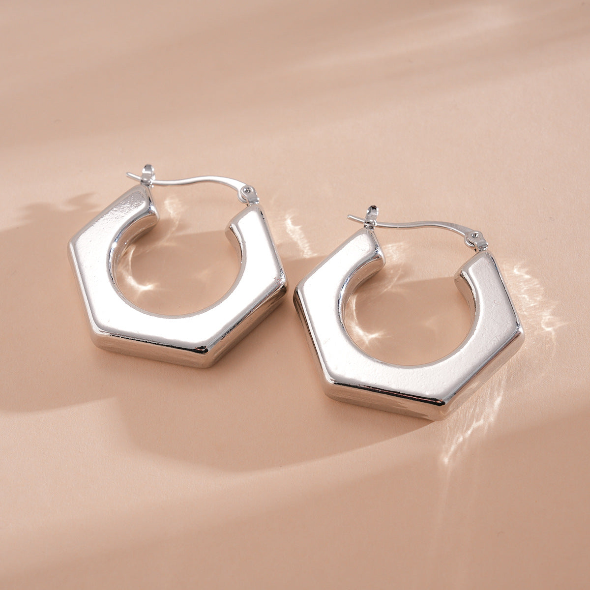 Geometric Cut Heart-shaped Oval Irregular Design Versatile Light Stud Earrings