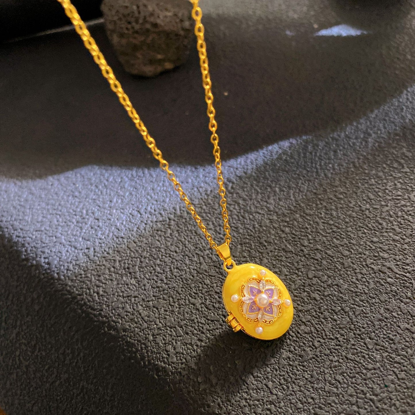 Women's Drip Glazed Box Fashion Shell Pearls Light Luxury Clavicle Pendants