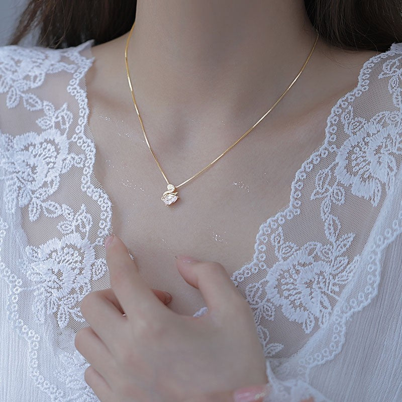 Women's Design Sense Fashion Niche Clavicle Chain Pendants