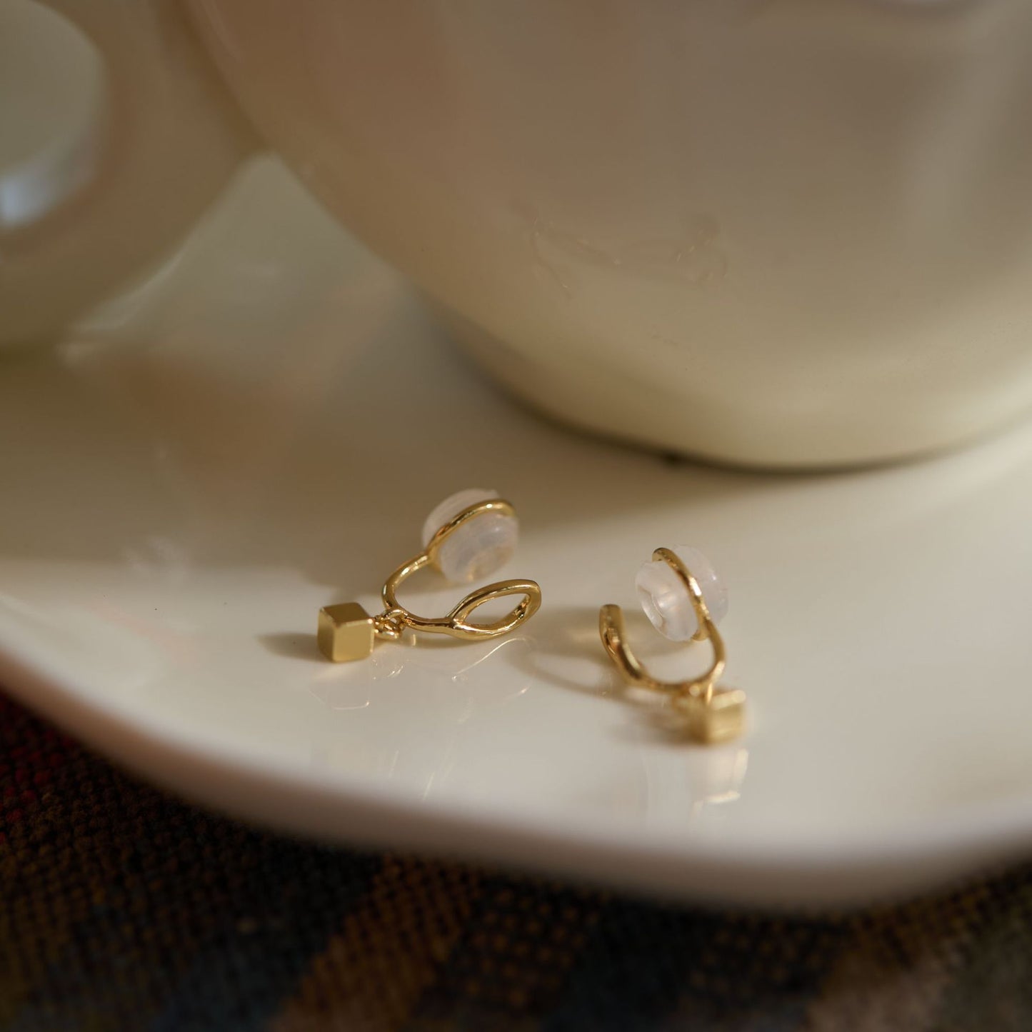 Women's Exquisite Small Square High-grade Silicone Painless Ear Clip Without Earrings