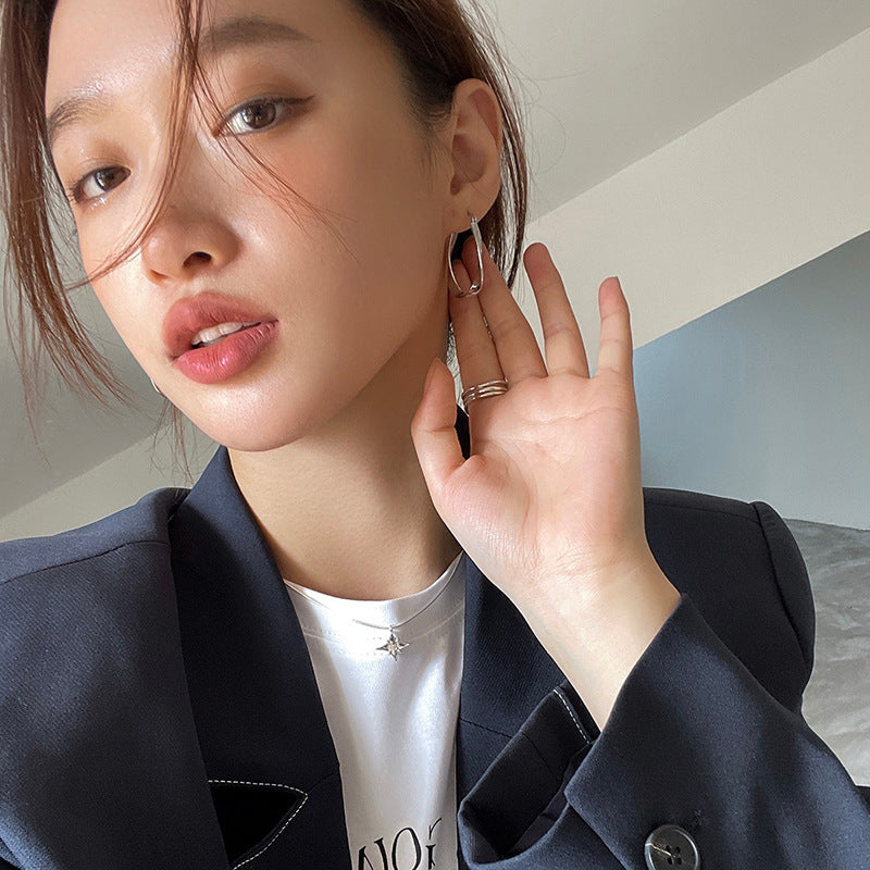 Women's Mobius Strip Clip Simple Light Luxury Elegant Circle Ear Buckle