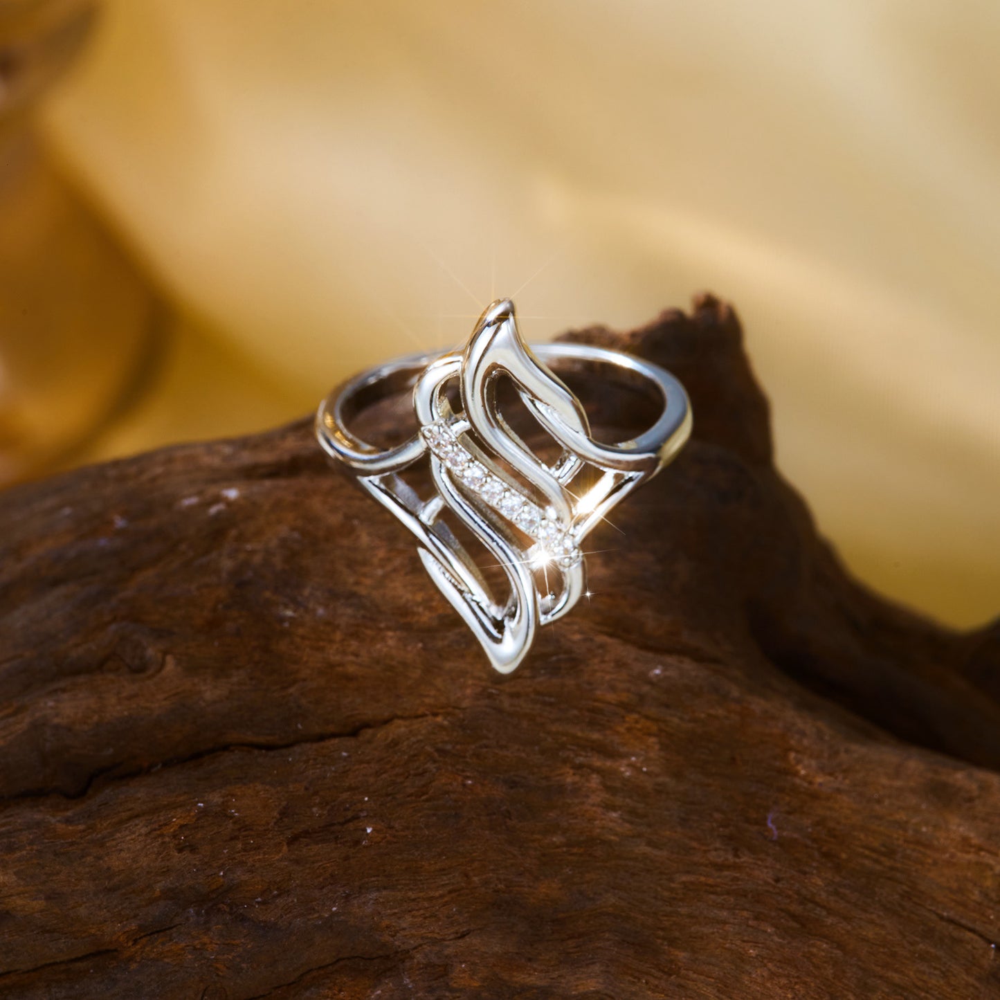 Women's Retro Elegant Copper Inlaid Zirconium High-grade Light Luxury Palace Style Ring