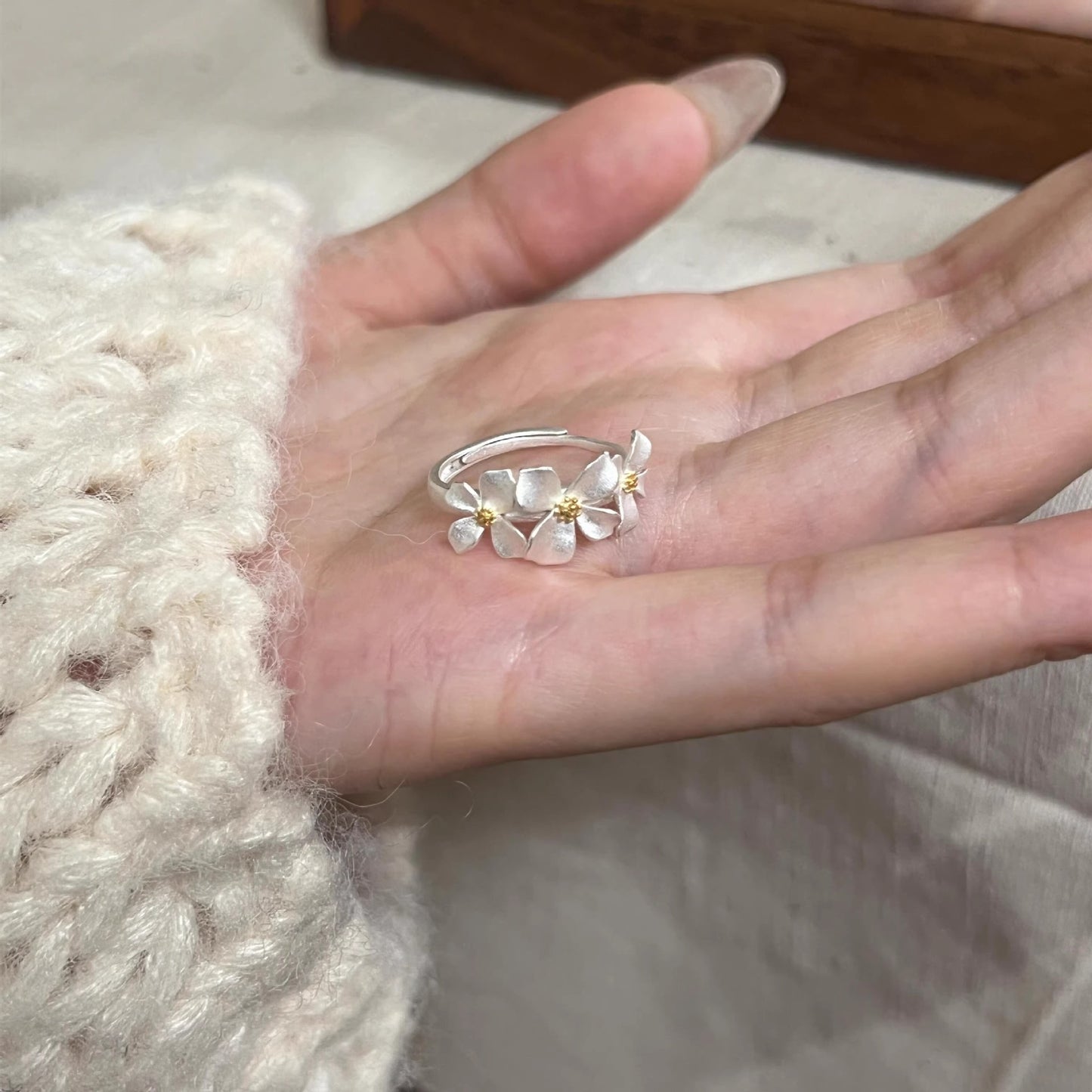 Design High-grade Elegant Gardenia Female Gentle Temperament Wild Switchable Rings