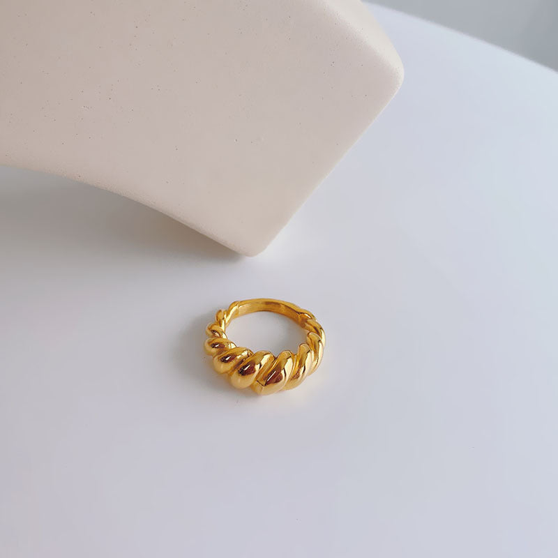 Female Croissant Gold Niche High Sense Rings