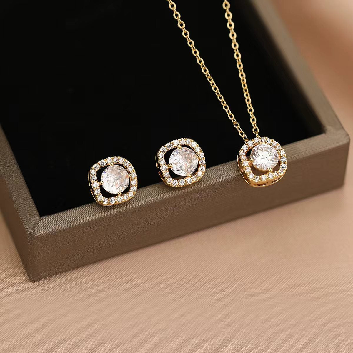 Glamorous Comfortable Two-piece Affordable Luxury Fashion Jewelry Set