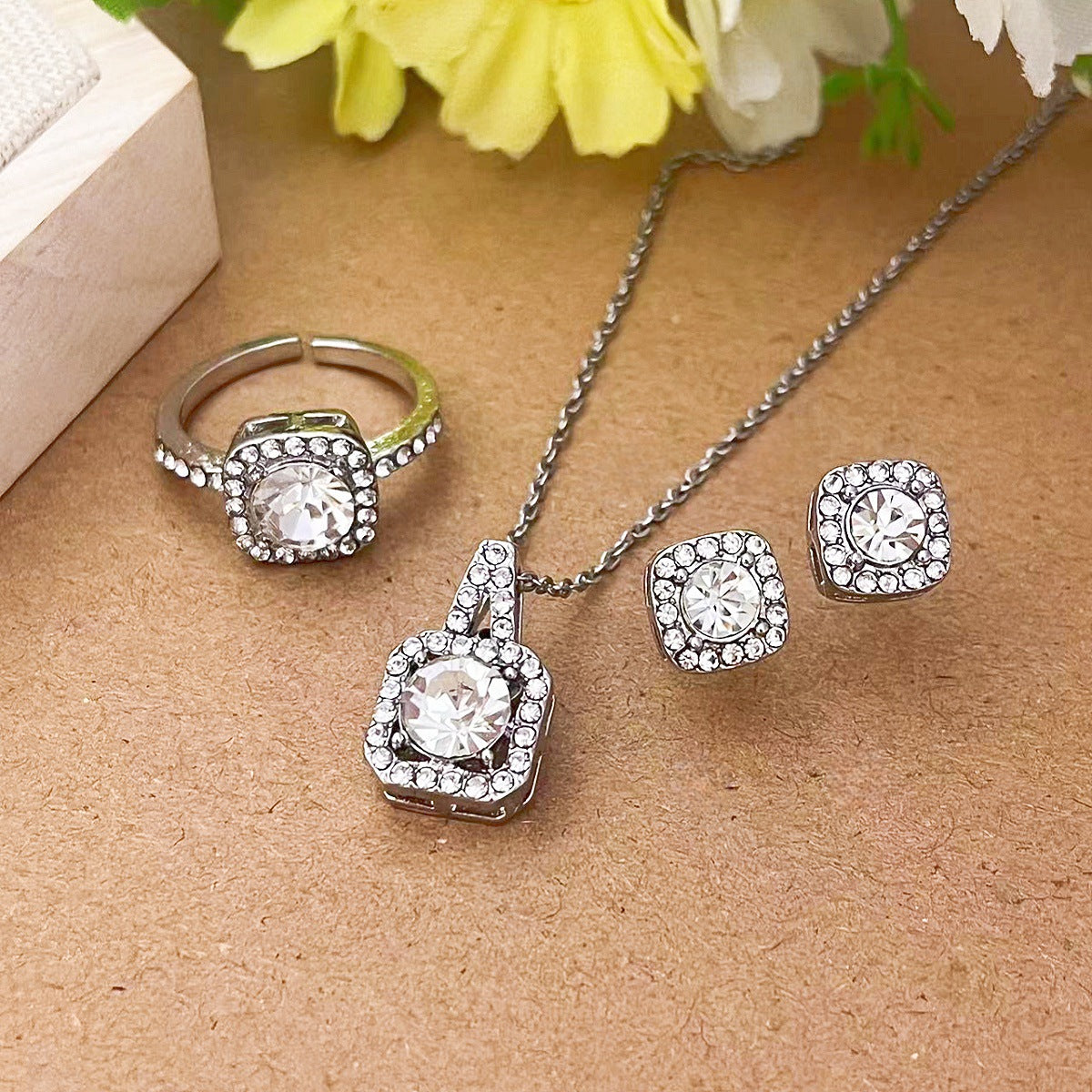 Attractive Casual Women's Special Interest Light Jewelry Set