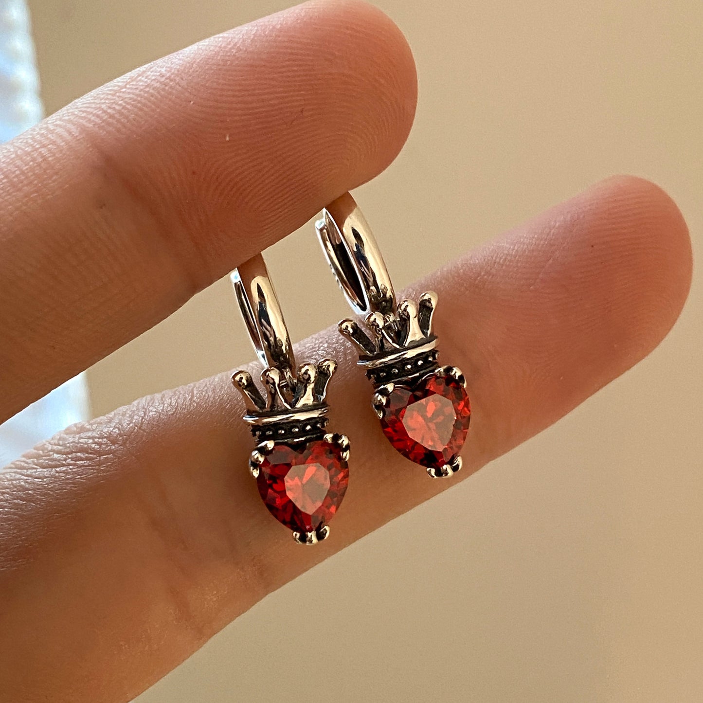Pigeon Blood Zircon Female Niche Design Light Luxury High-grade Sense Earrings