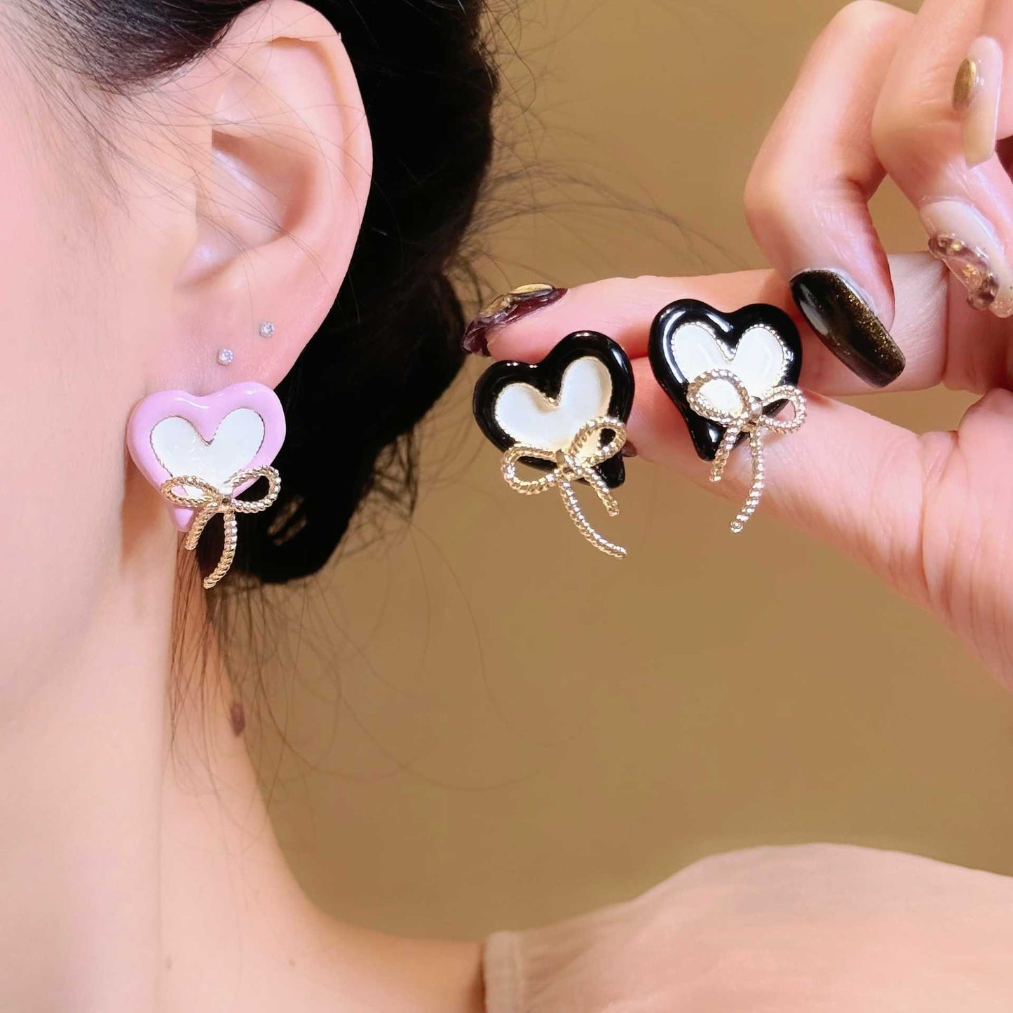 Warm Soft Wind Love Dripping Oil Bow Sier Needle Earrings