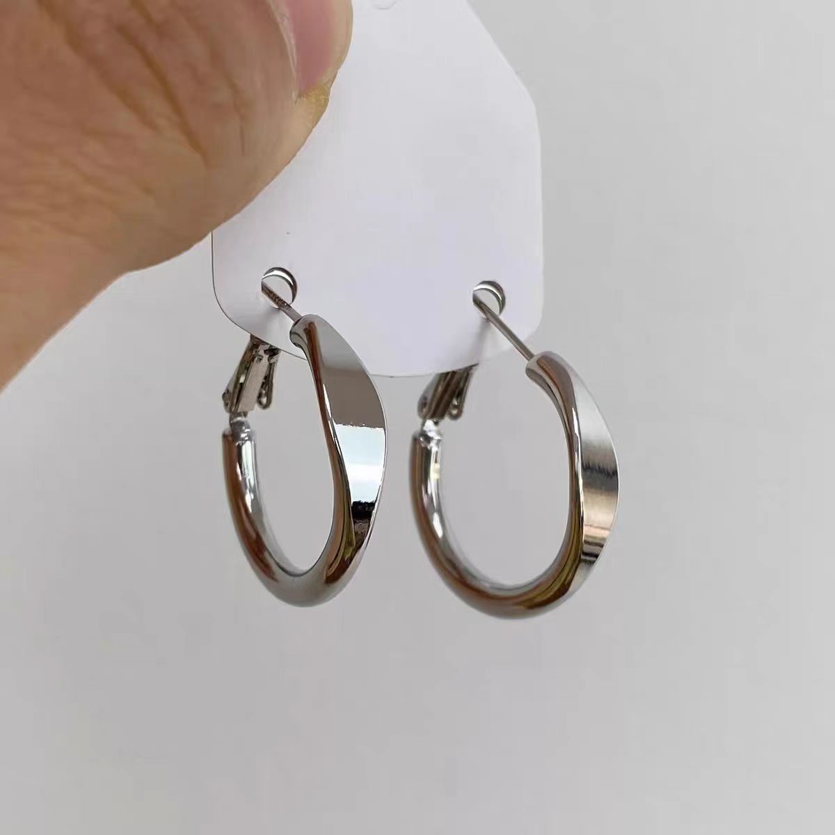 Women's Geometric Personalized High-grade Temperament Ear Clip Metal Cold Earrings