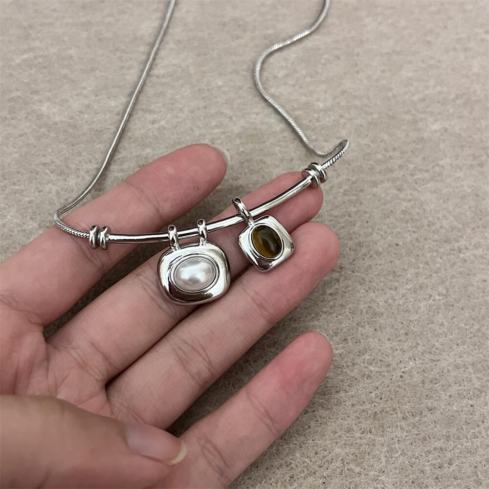 Simple Style Unique Two-color Natural Stone Female Design Clavicle Chain Necklace