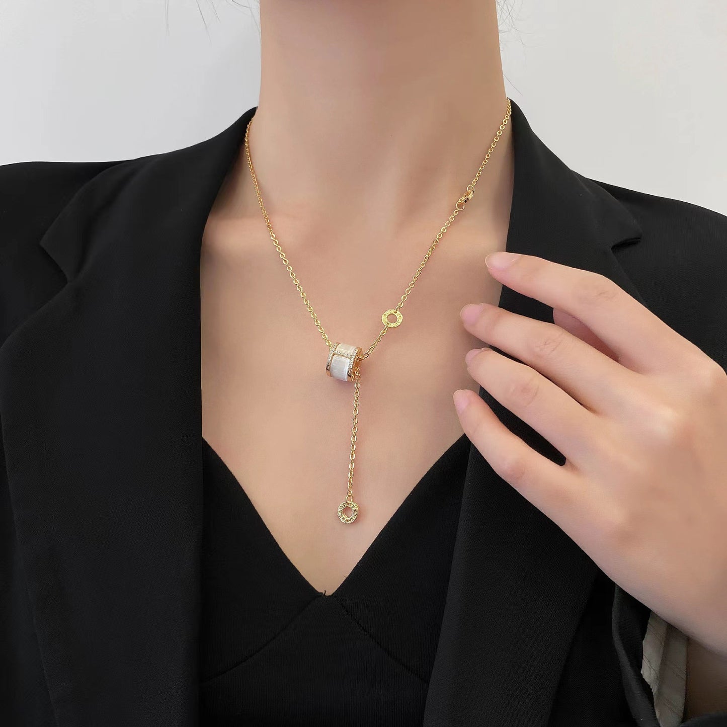 Women's Temperament Opal Large Thin Waist Titanium Steel Everyday Joker Clavicle Necklace