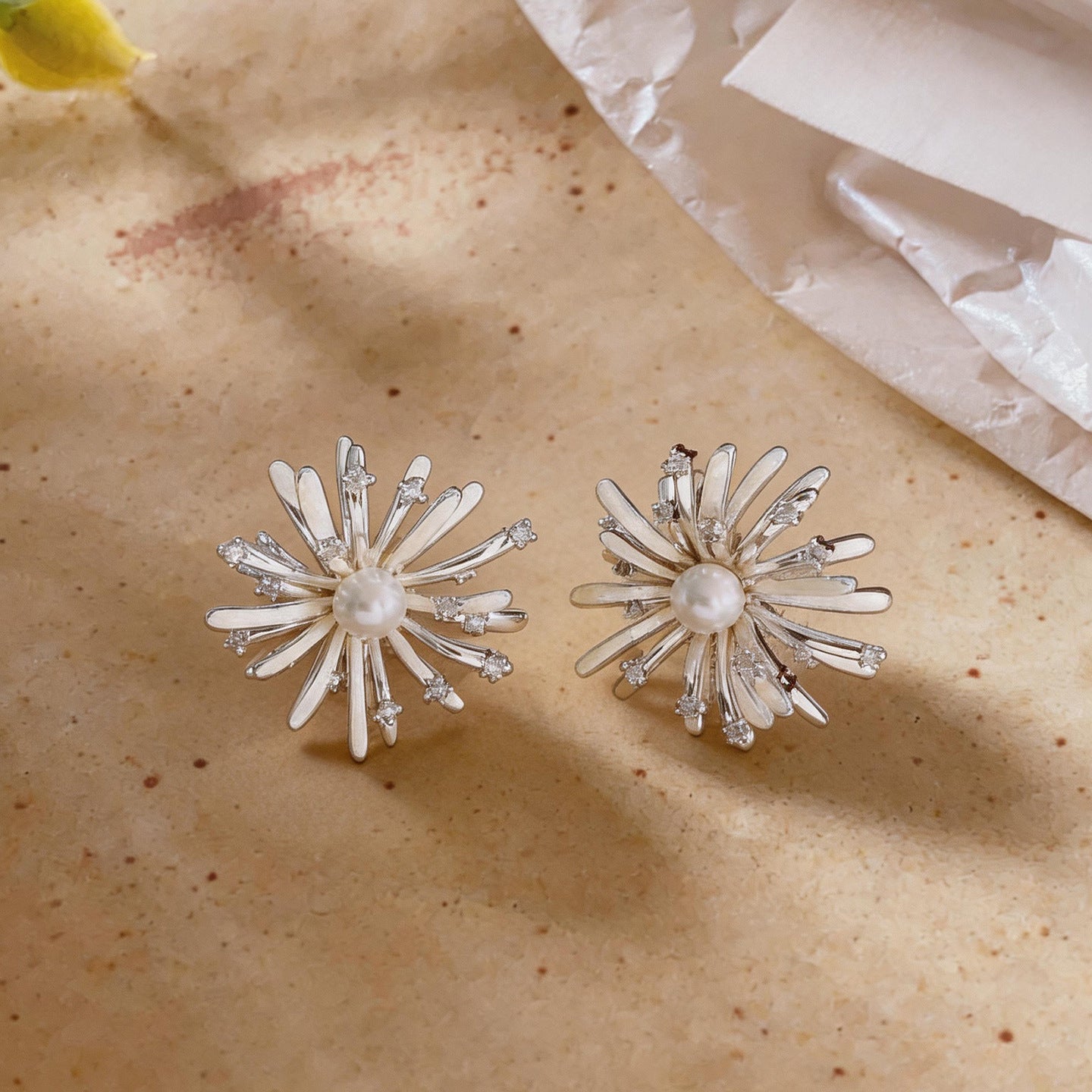 Dopamine Sweet Niche Flower Pearl Fashion Exquisite Stud Earrings