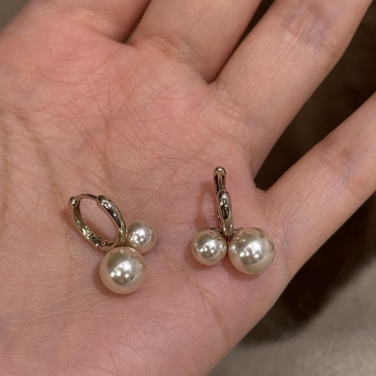 Gentle Mocha Mousse Pearl Small Cherry Clip Light Luxury Minority Ear Buckle