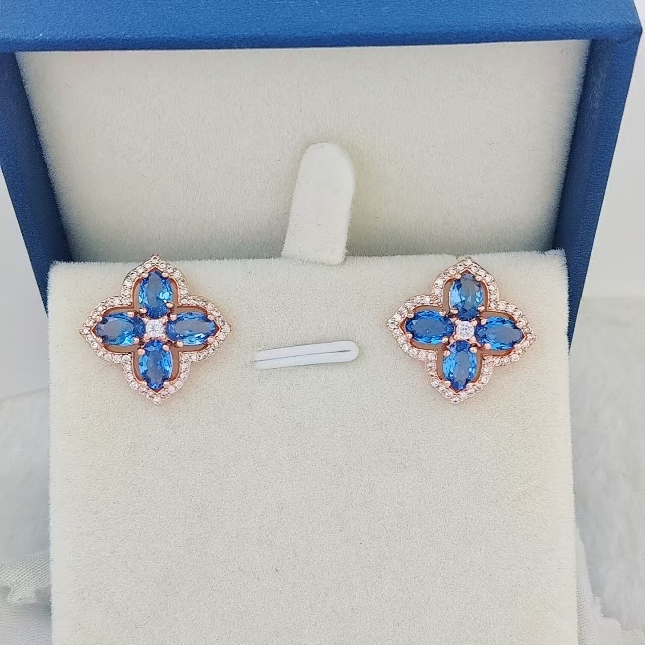 Electroplated Inlaid Red Corundum Blue Pointed Crystal Clover Jewelry Set
