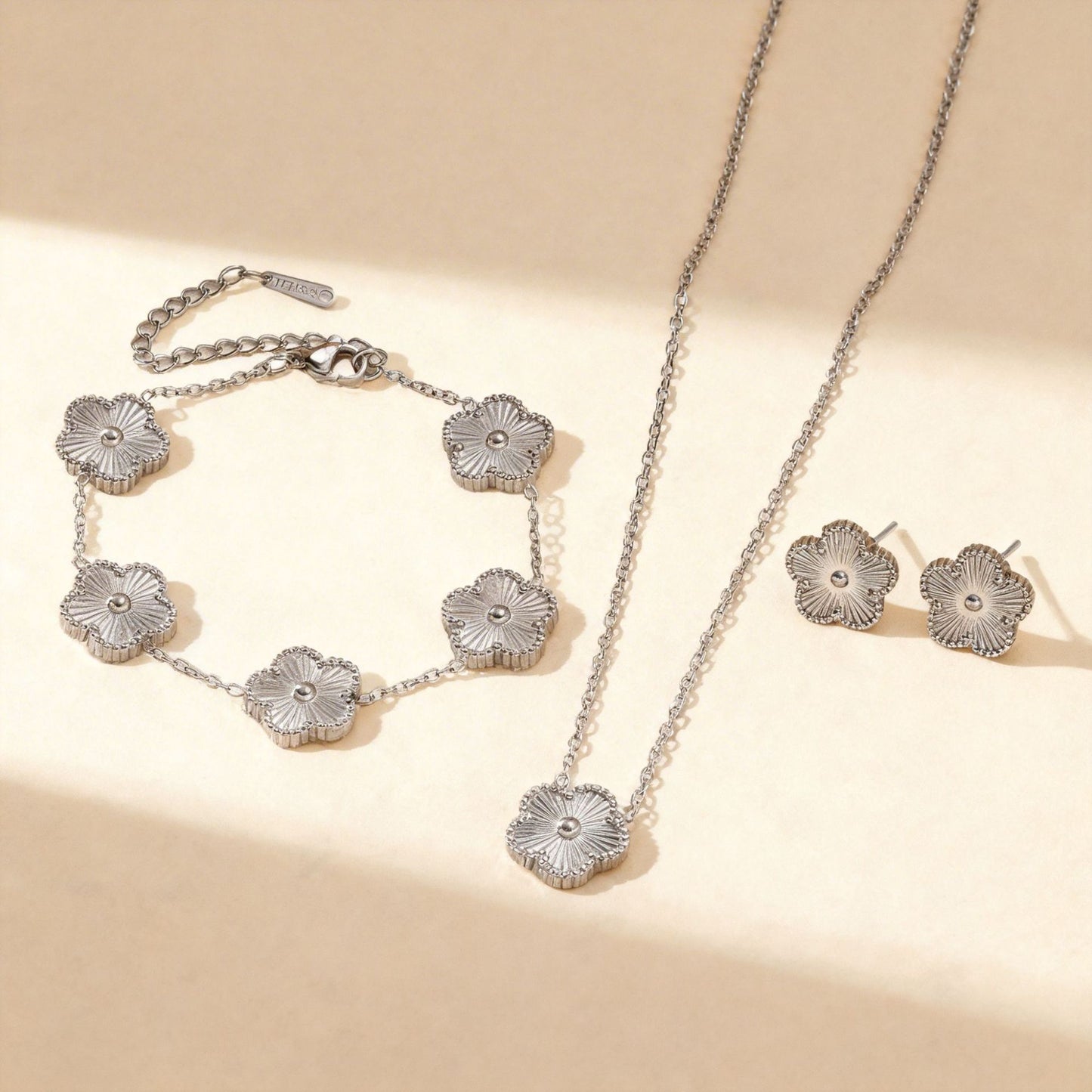 Steel Gold Clover Light Luxury High-grade Parthenocissus Grass Ear Female Necklaces