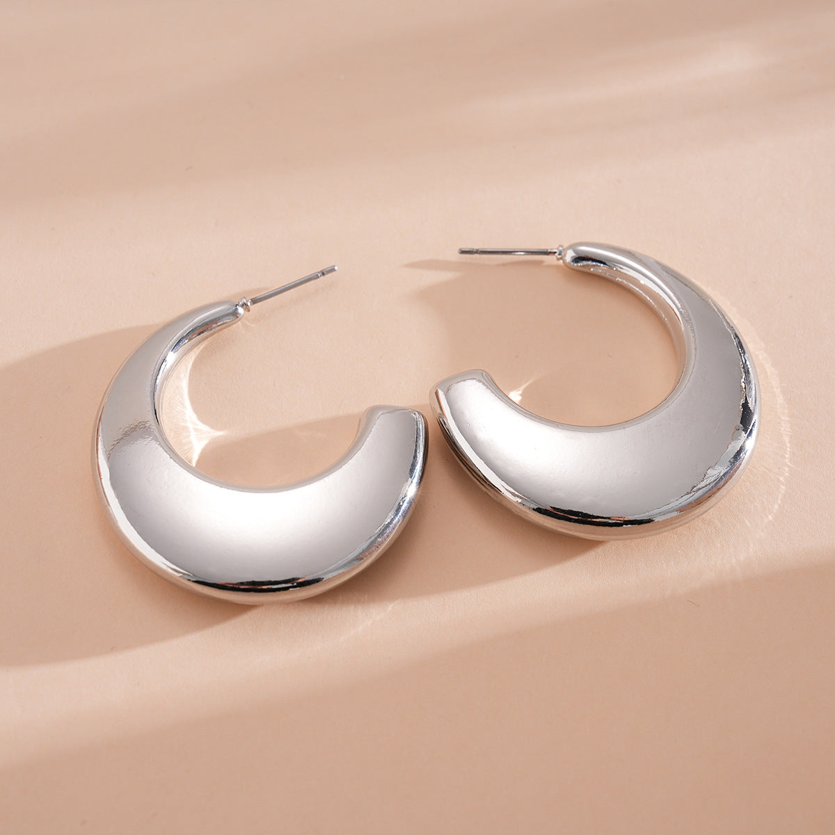 Geometric Cut Heart-shaped Oval Irregular Design Versatile Light Stud Earrings