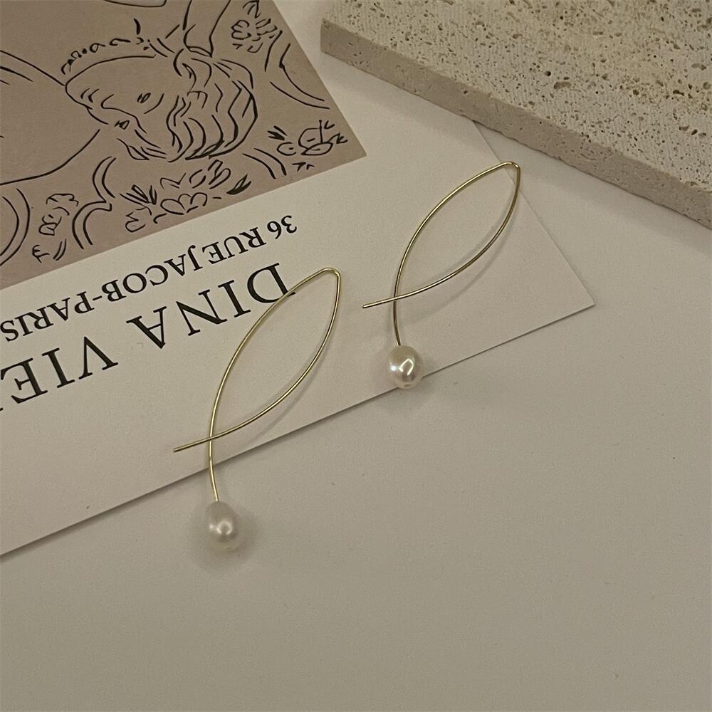 Elegant Retro Simple Graceful Fresh Water Pearl Cold Advanced Cross Earrings