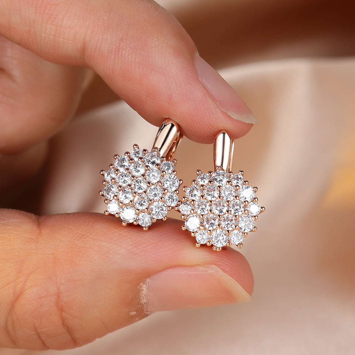 Super Shiny Exquisite Sunflower Clip Female Fresh Sweet Ear Buckle