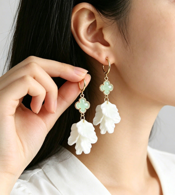 Women's Minority Design Fashionable Flower Light Luxury High-grade Temperament Earrings