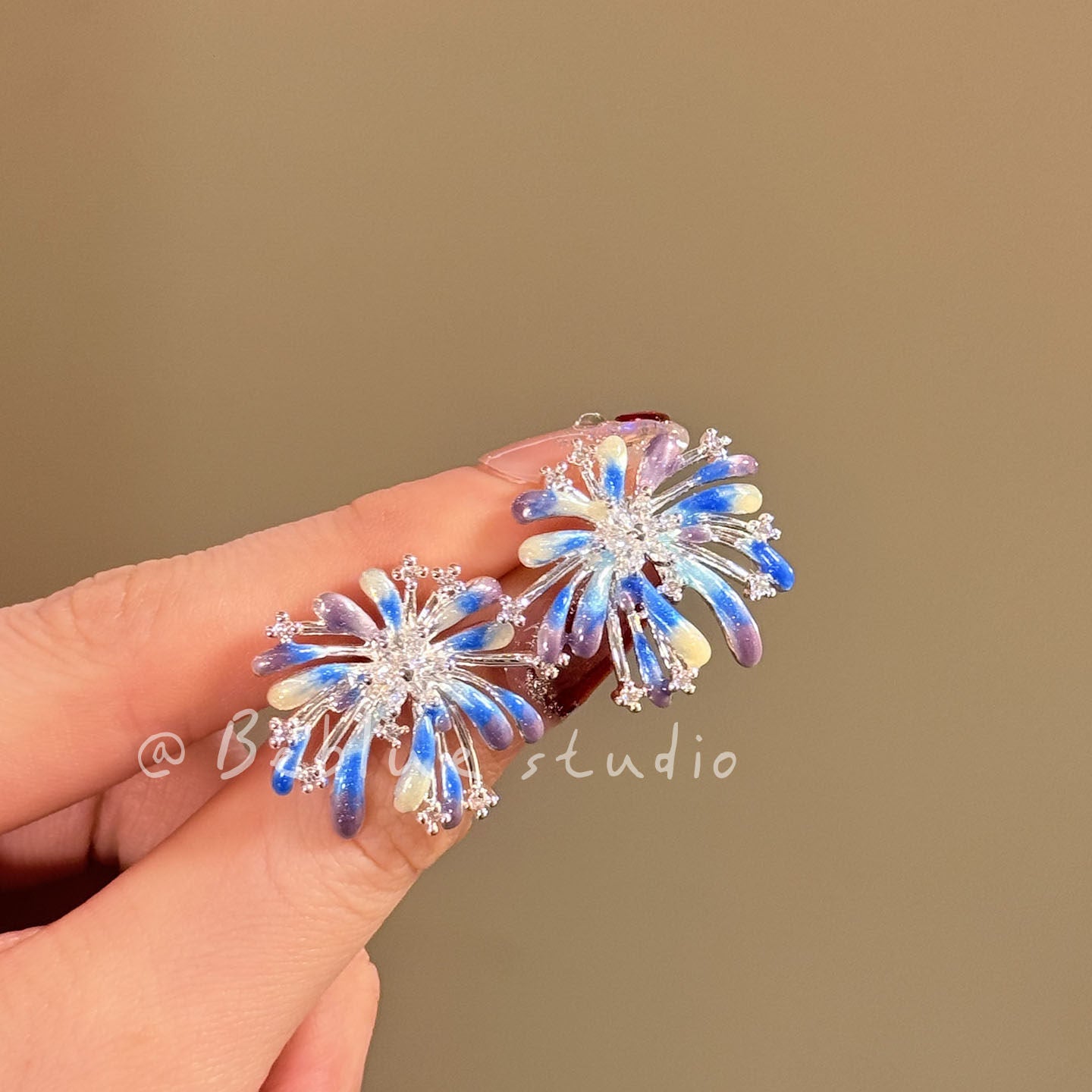 Red Unique Design Fashionable Light Luxury Premium Stud Earrings