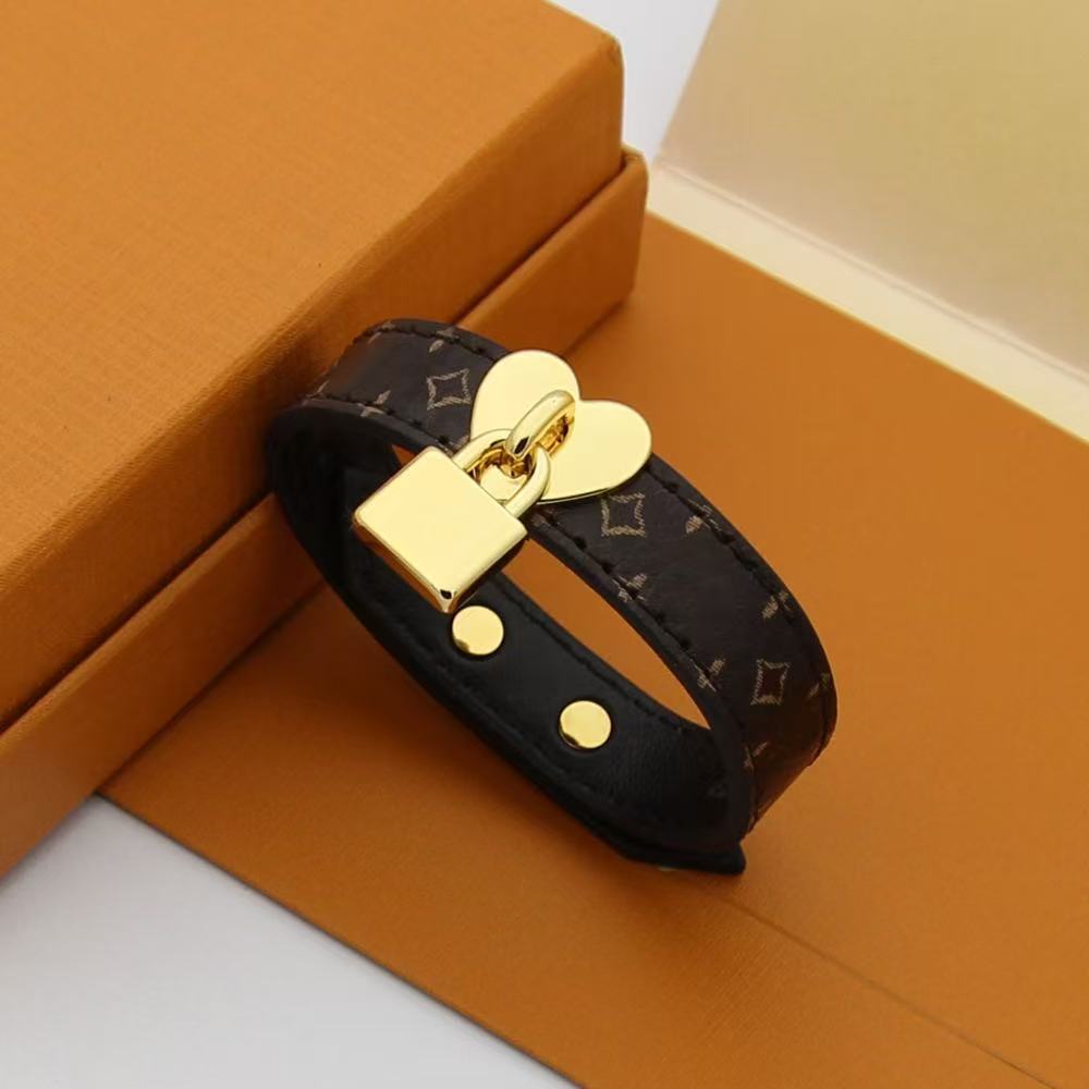 V's Four-leaf Clover Presbyopic Leather Couple Simple Bracelet