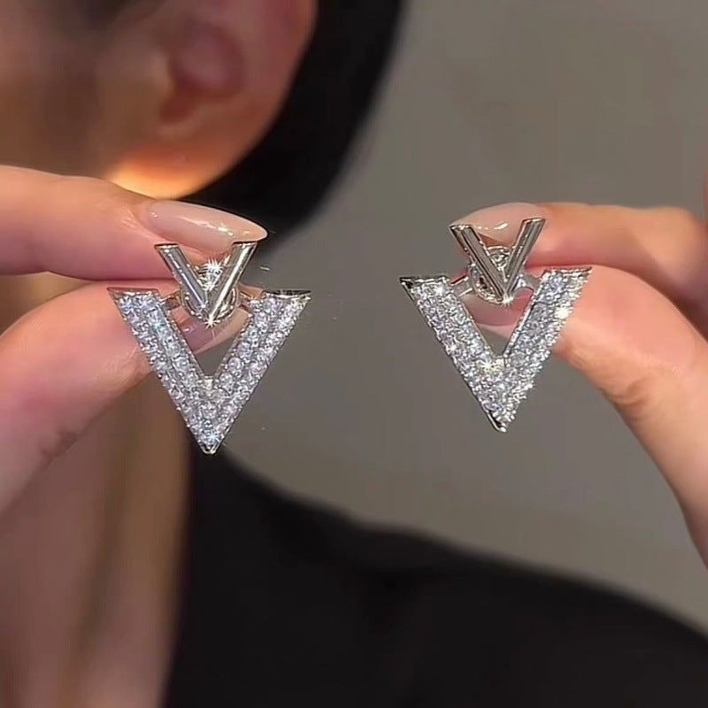 Front Rear Letters Double V High-grade Size V-shaped Earrings