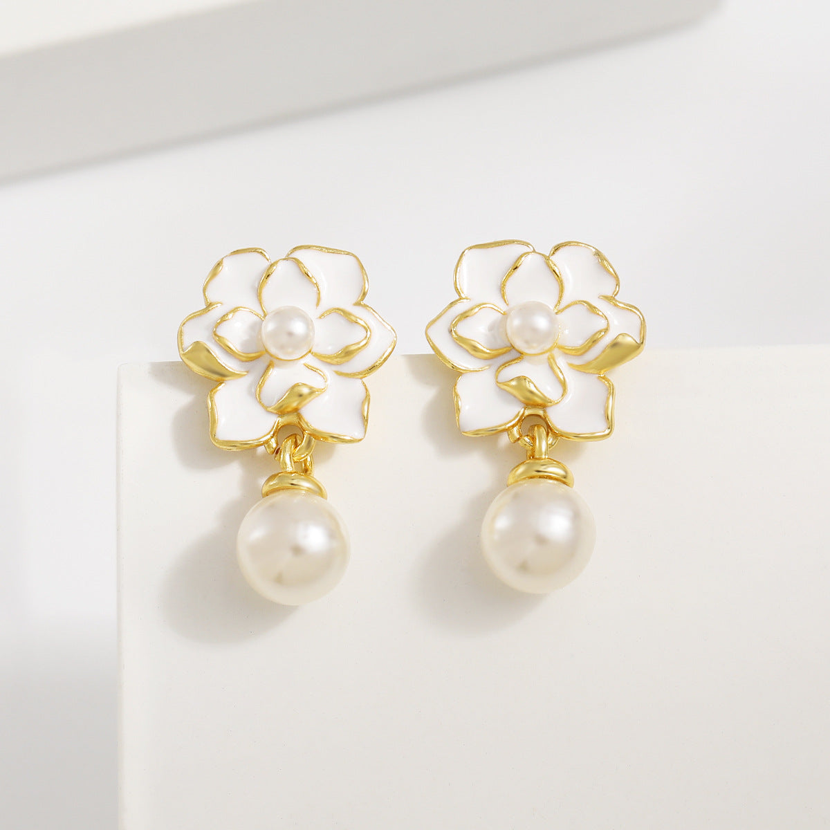 Floras Pearl Exclusive Guardian Flower God Light Luxury Minority Design Earrings