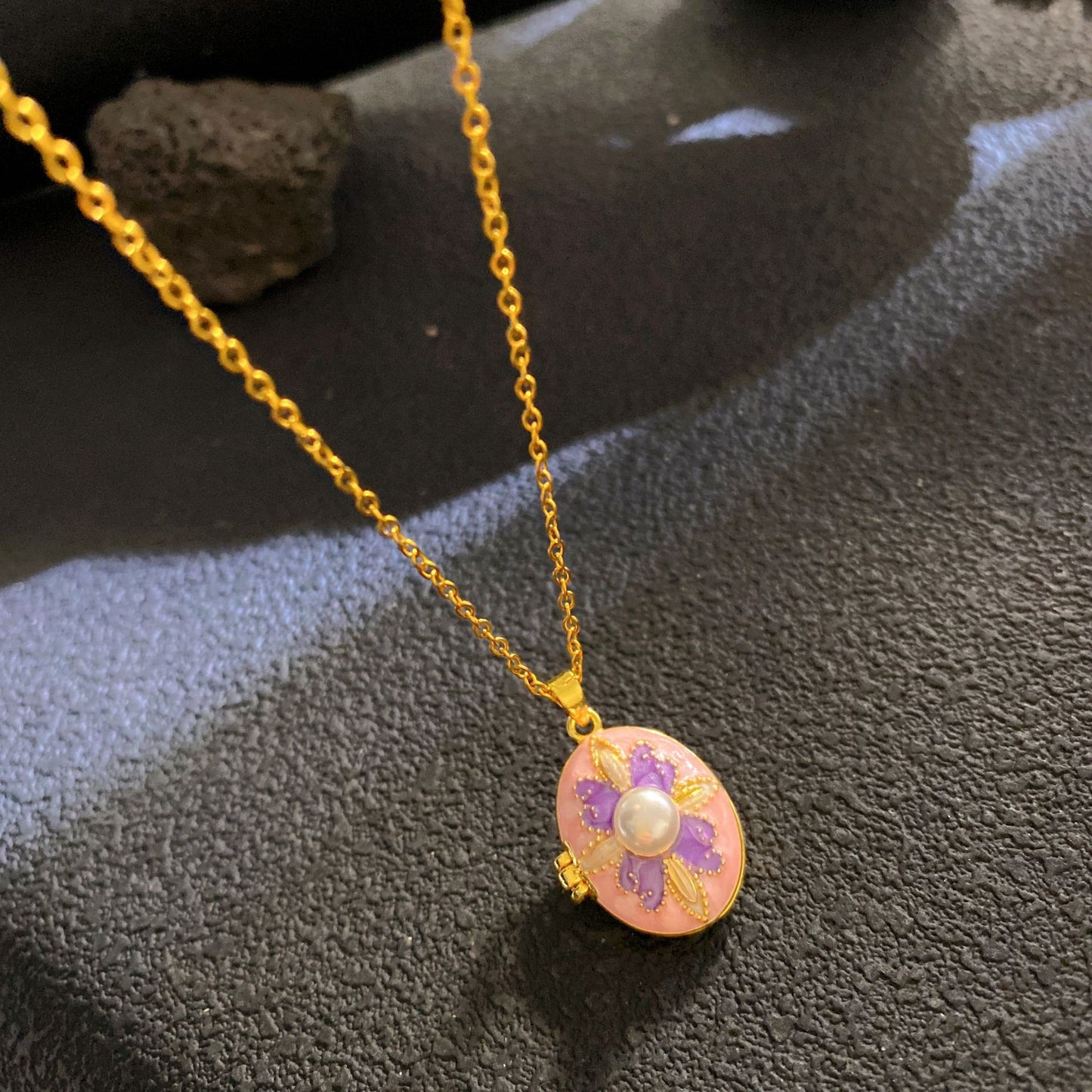 Women's Drip Glazed Box Fashion Shell Pearls Light Luxury Clavicle Pendants