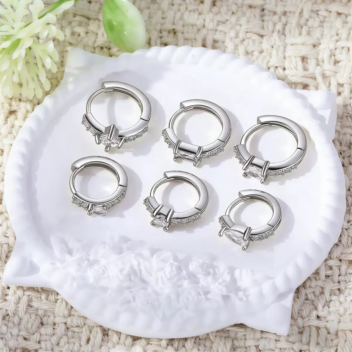 Women's Light Luxury Geometric Flash Clip Simple Fashion Exquisite Inlaid Rings