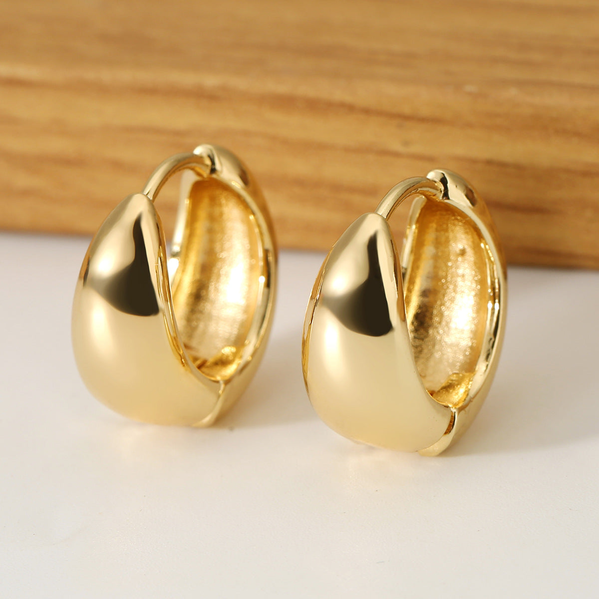 Fashion Clips Niche Shaped High-grade Light Ear Buckle