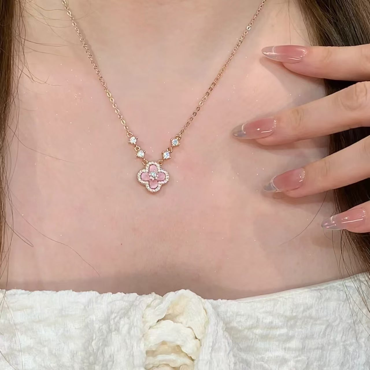 Women's Pink Elegant Clover Fashion Special Interest Light Luxury Design Sense Necklace