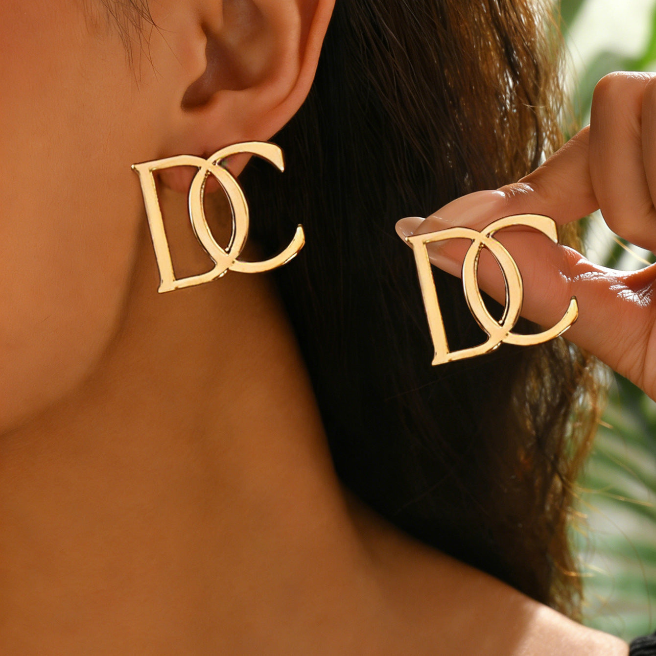 Women's Simple Personality Letters Glazed Surface Ear Minimalist Fashion Stud Earrings