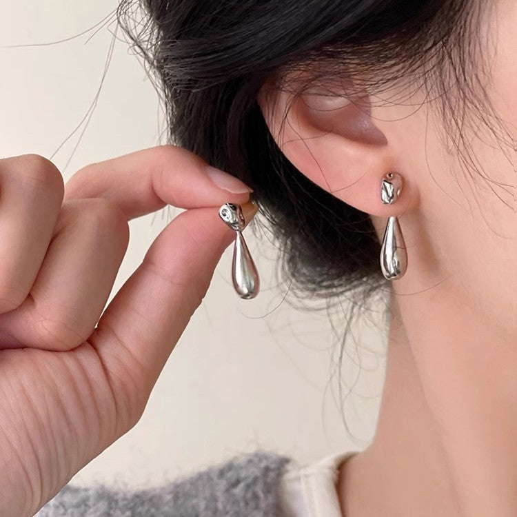 Women's Small Simple Hollow Pearl High-grade Refined Stud Earrings