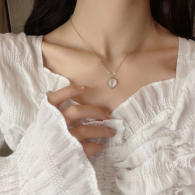 Women's Niche Hollow Heart Simple Elegant Gentle Fairy Design Pendants