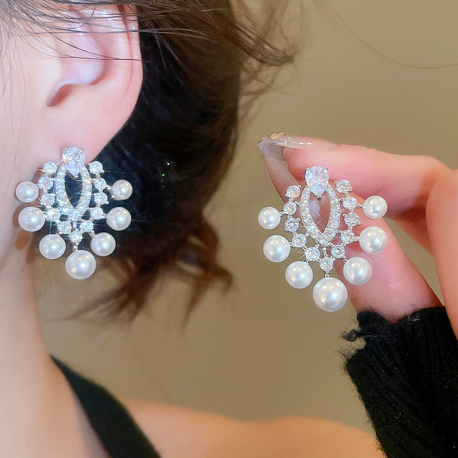 Women's Style Refined Zircon Flower Pearl Light Luxury High-grade Ear Earrings